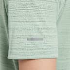 เสื้อเทรนนิ่งเด็กโต Nike Dri-FIT Miler (ชาย)