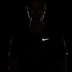 เสื้อวิ่งแขนสั้นผู้ชายลายปั๊มนูน Nike Dri-FIT UV Run Division Miler