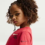 Playera de corte redondo para niños talla pequeña Nike Cherry
