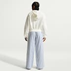 Pants de tejido Woven a rayas de tiro medio holgados para mujer Nike Sportswear Chill Poplin