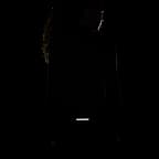 Playera de correr con protección UV de cierre de 1/4 para mujer Nike Swift Element