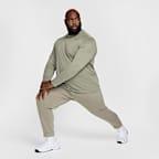 Joggers de alto rendimiento Dri-FIT con protección UV para hombre Nike Primary Fleece