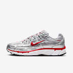 Chaussure Nike P-6000 - Metallic Silver/Flat Silver/Cool Grey/Gym Red