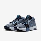 LeBron Witness 8 EP Basketball Shoes