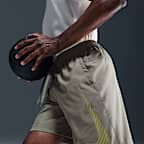 Shorts versátiles Dri-FIT de 23 cm sin forro para hombre Nike Form