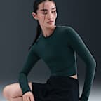 เสื้อแขนยาวเอวลอยทรงเข้ารูปผู้หญิง Nike Sportswear Chill Knit