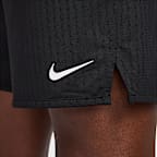 Shorts versátiles Dri-FIT de 18 cm sin forro para hombre Nike Totality Breathe