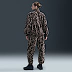 Chamarra de tejido Woven estampada para mujer Nike Sportswear