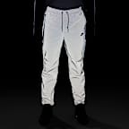 Pants de tejido Woven con diseño reflejante para hombre Nike Tech