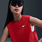 Playera sin mangas con gráfico cropped para mujer Nike Sportswear Club