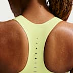 Bra deportivo de alta sujeción con forro ligero para mujer Nike Swift