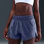 Shorts Dri-FIT 2 en 1 de tiro medio de 8 cm para mujer Nike One