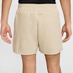 Shorts de alto rendimiento Dri-FIT de 18 cm sin forro con protección UV para hombre Nike Primary Fleece