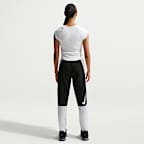 Playera de correr de manga tipo casquillo Dri-FIT para mujer Nike Tempo Swoosh