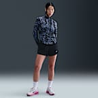 เสื้อวิ่งซิปสั้นกันยูวีพิมพ์ลายผู้หญิง Dri-FIT Nike Swift