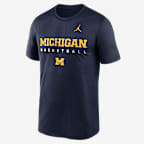 Playera universitaria marca Jordan Dri-FIT para hombre Michigan Courtside Basketball Legend - Azul marino