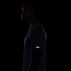 เสื้อแขนสั้นมีกราฟิกผู้ชาย Nike Dri-FIT UV Run Division Miler