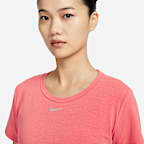 เสื้อแขนสั้นทรงมาตรฐานผู้หญิง Nike Dri-FIT One Luxe