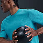 Playera versátil de manga corta para hombre Nike Primary