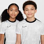 Nike Academy Pro Older Kids' Dri-FIT Short-Sleeve Football Top