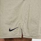 Shorts versátiles Dri-FIT de 18 cm sin forro para hombre Nike Totality