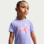 Playera con gráfico para niños talla pequeña Nike Sportswear - Cardo claro