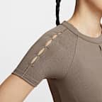 เสื้อแขนสั้นเอวลอยผู้หญิง Dri-FIT Nike One Fitted