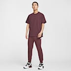 Nike Sportswear Premium Essentials 男款 T 恤