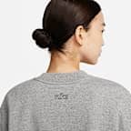 ナイキ Dri-FIT ゲット フィット ウィメンズ グラフィック クルーネック スウェットシャツ