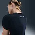 Dámský zkrácený top Nike Sportswear ve štíhlém střihu