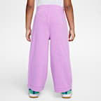 Pants de French Terry de pierna ancha infantiles Nike Essentials
