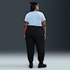 Playera con logotipo talla grande para mujer Nike Sportswear Essentials