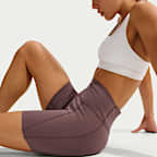 Shorts de ciclismo de tiro alto de 13 cm sin costura frontal para mujer Nike Universa