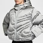 ナイキ スポーツウェア スウッシュ シリーズ ウィメンズ Therma-FIT オーバーサイズド ダウン パファー ジャケット