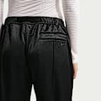 Nike Sportswear Pantalón de pinza de talle medio y ajuste holgado con cinturón - Mujer