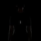 Nike Swift 女款 Dri-FIT 短袖跑步上衣