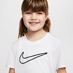 Playera con gráfico para niños talla pequeña Nike Dri-FIT