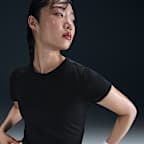 Haut de tennis à manches courtes Dri-FIT NikeCourt Advantage pour femme