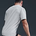 Playera versátil de manga corta Dri-FIT Seersucker para hombre Nike Primary