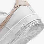 รองเท้าผู้หญิง Nike Air Force 1 '07