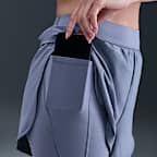 กางเกงขาสั้น 5 นิ้ว 2-in-1 ผู้หญิง Nike Universa