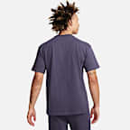 Liverpool F.C. Premium Essentials Men's Nike Football T-Shirt