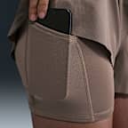 Shorts de correr Dri-FIT de tiro medio 2 en 1 para mujer Nike Swift
