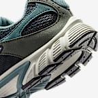 Nike V5 Runner Suede Older Kids' Shoes