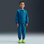 Conjunto de 2 piezas con pants Novelty para niños talla pequeña Nike Glow With Me