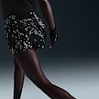 Shorts Dri-FIT estampados con forro de ropa interior para mujer Nike One