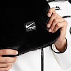 Nike Sportswear 人造毛毯