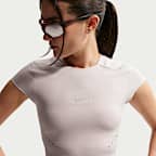 เสื้อวิ่ง Dri-FIT ADV ผู้หญิงพร้อมส่วนเน้นสะท้อนแสง Nike Swift