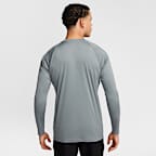 Playera de manga larga Dri-FIT con protección contra los rayos UV para hombre Nike Swim Hydroguard Essential