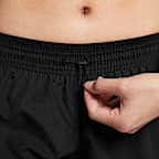 กางเกงวิ่งขาสั้นเอวปานกลางมีซับในผู้หญิง Nike Dri-FIT Swoosh Run